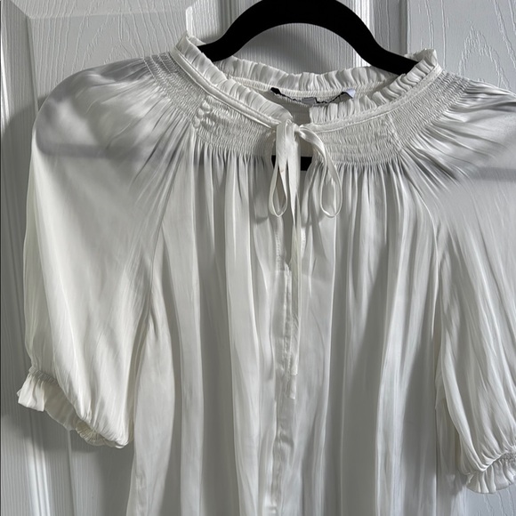❤️Collective Concepts Cream Puff Sleeve Blouse with Smocked Bib Collar - Picture 4 of 7